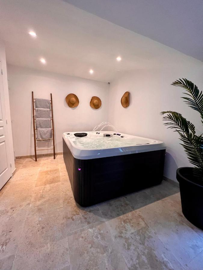 Manoir Les Feuillantines Piscine & Spa Isques Exteriér fotografie